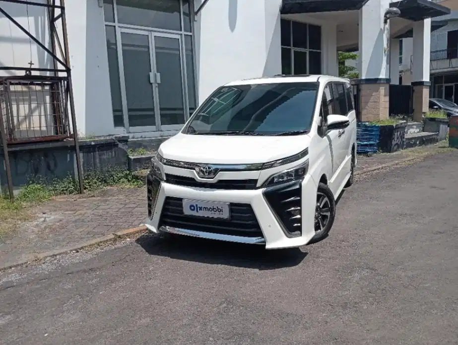 Like New - TOYOTA VOXY 2.0 BENSIN A/T 2018 PUTIH
