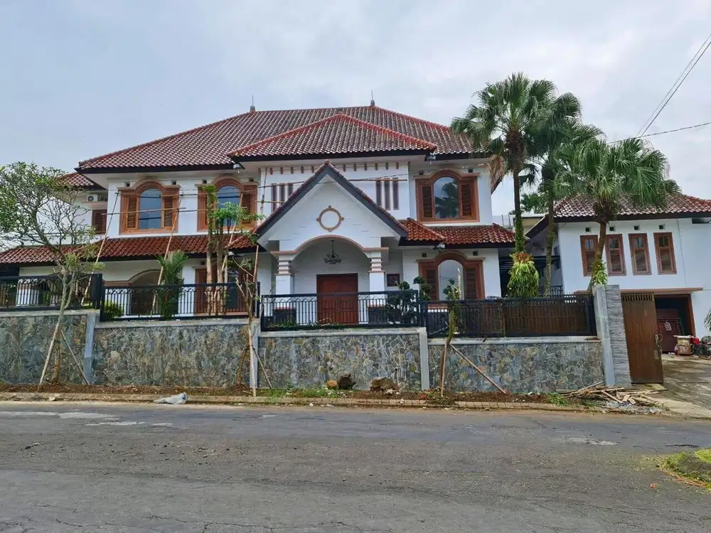 Dijual Rumah Mewah Villa Puncak Tidar Malang – Taman Luas, SHM