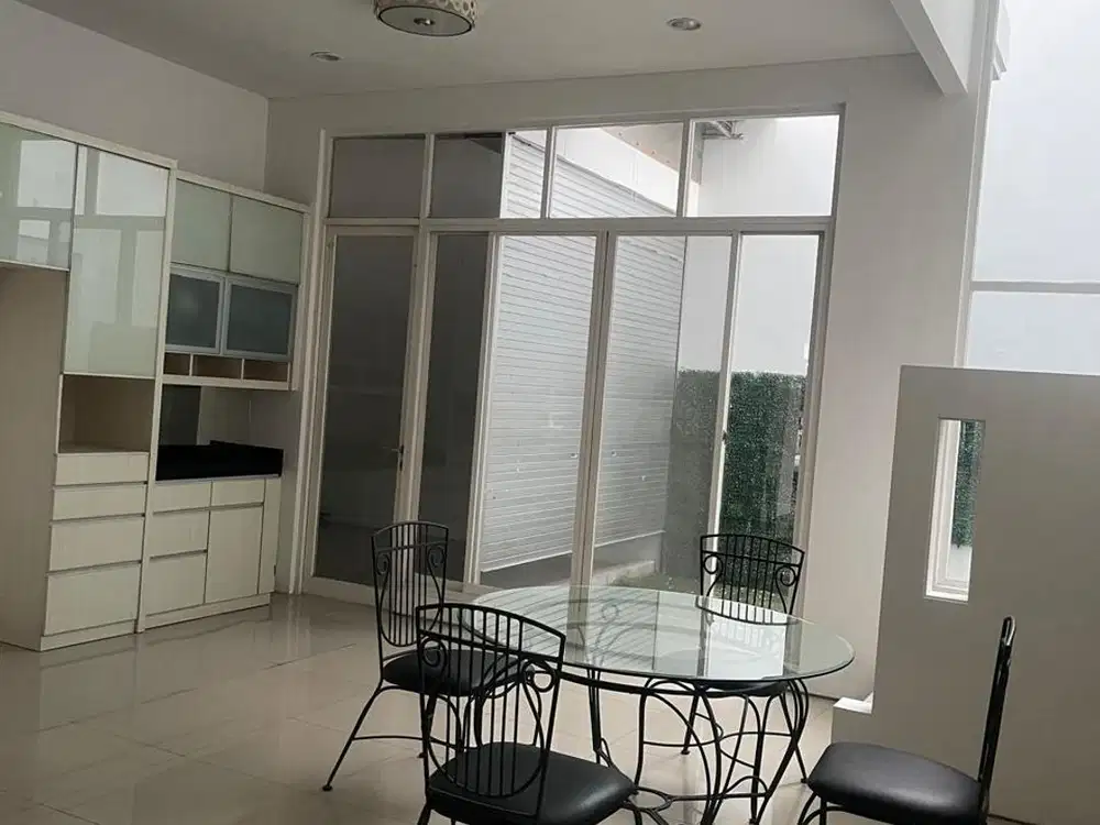 Dijual Rumah Royal Residence Wiyung Semi Furnish