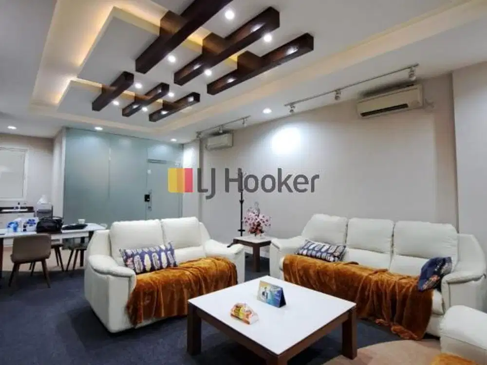 Ruko French Walk MOI Kelapa Gading Square Ruangan Rapi dan Bersih