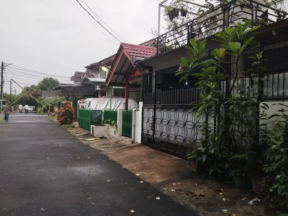 DI JUAL RUMAH BAGUS 2 1/2 LANTAI DI PAMULANG PERMAI 1