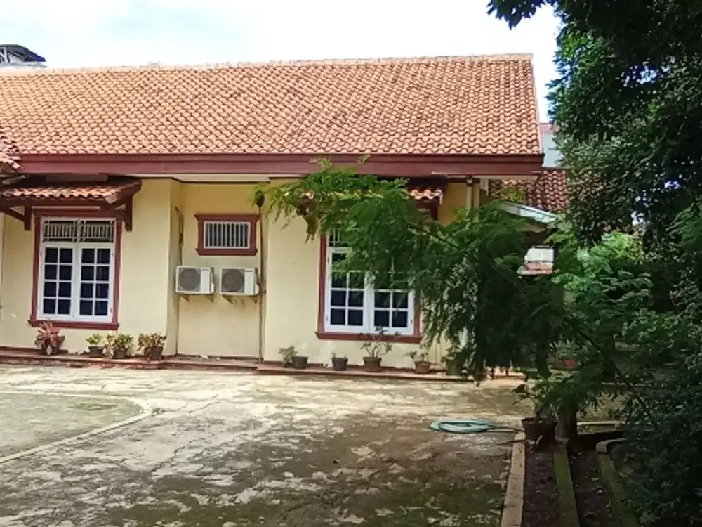 Rumah Untuk Ruang Usaha  Strategis Jatiwarna Bekasi