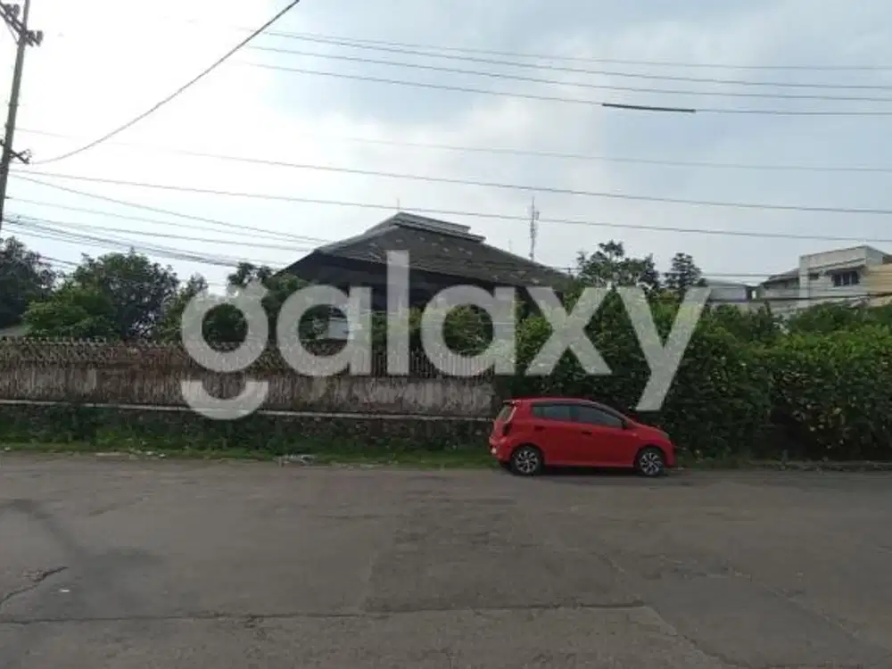 RUMAH MEWAH DENGAN KOLAM RENANG PRIBADI di KUPANG BARU