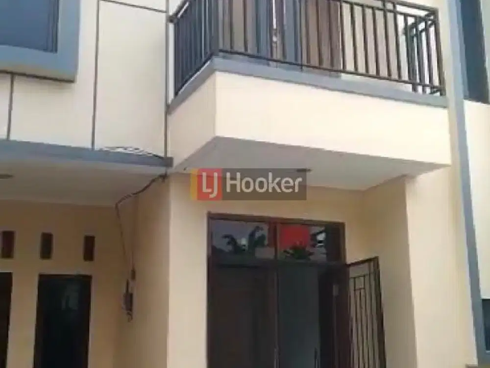 RUMAH STRATEGIS DI JALAN RAYA PKP AREA CIRACAS JAKARTA TIMUR