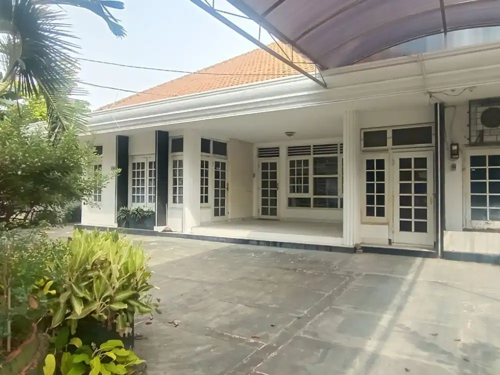 Rumah Jalan Sumatra Pusat Kota Surabaya dekat ke Plaza Surabaya