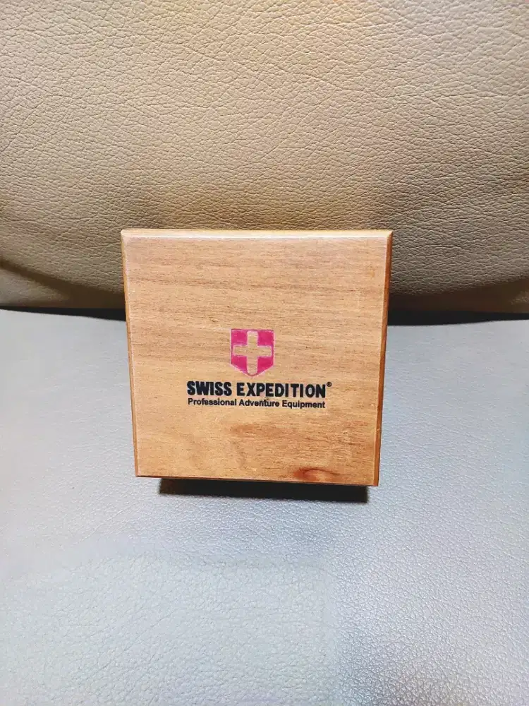 Kotak kayu jam SWISS EXPEDITION