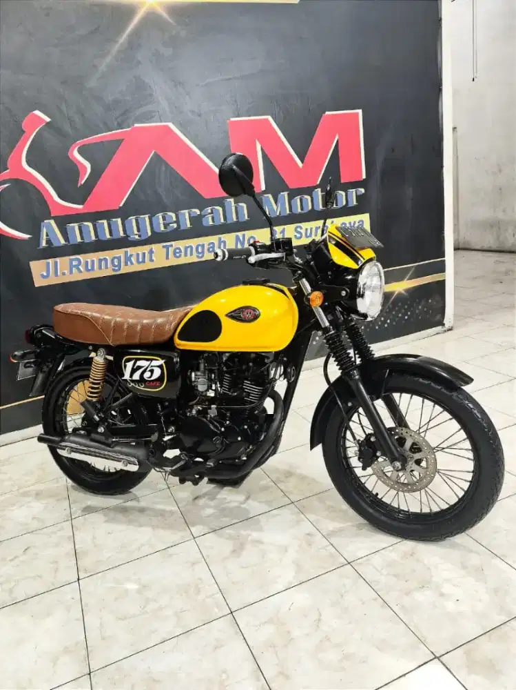 W175 Cafe Yellow Metallic limited 2019 km.12rb. Anugerah motor rungkut