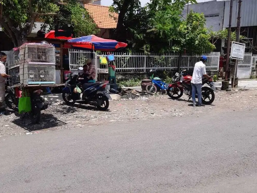 Rumah hitung tanah harga miring di tengah kota Surabaya,Kembang kuning