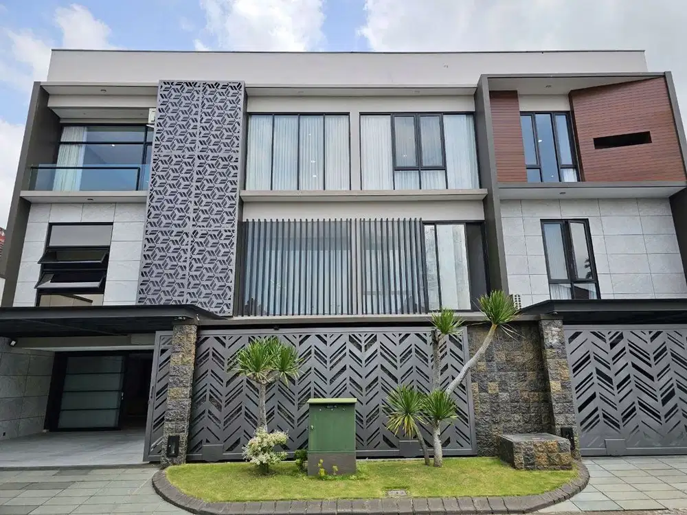 Dijual Rumah Mewah Full Furnish di Istana Dieng Malang, Siap Huni