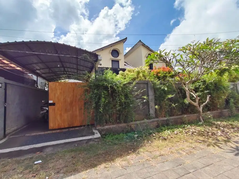 Disewakan atau Dijual Villa 6BR Taman Sakura Jimbaran