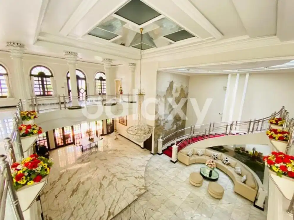 Rumah Dharmahusada Indah: Lokasi Strategis, Cocok Untuk Usaha!