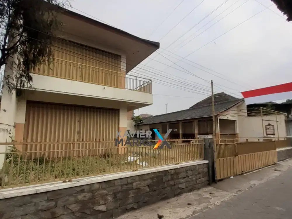 Dijual rumah usaha bekas Cafe / Warung di Borobudur Utara Malang