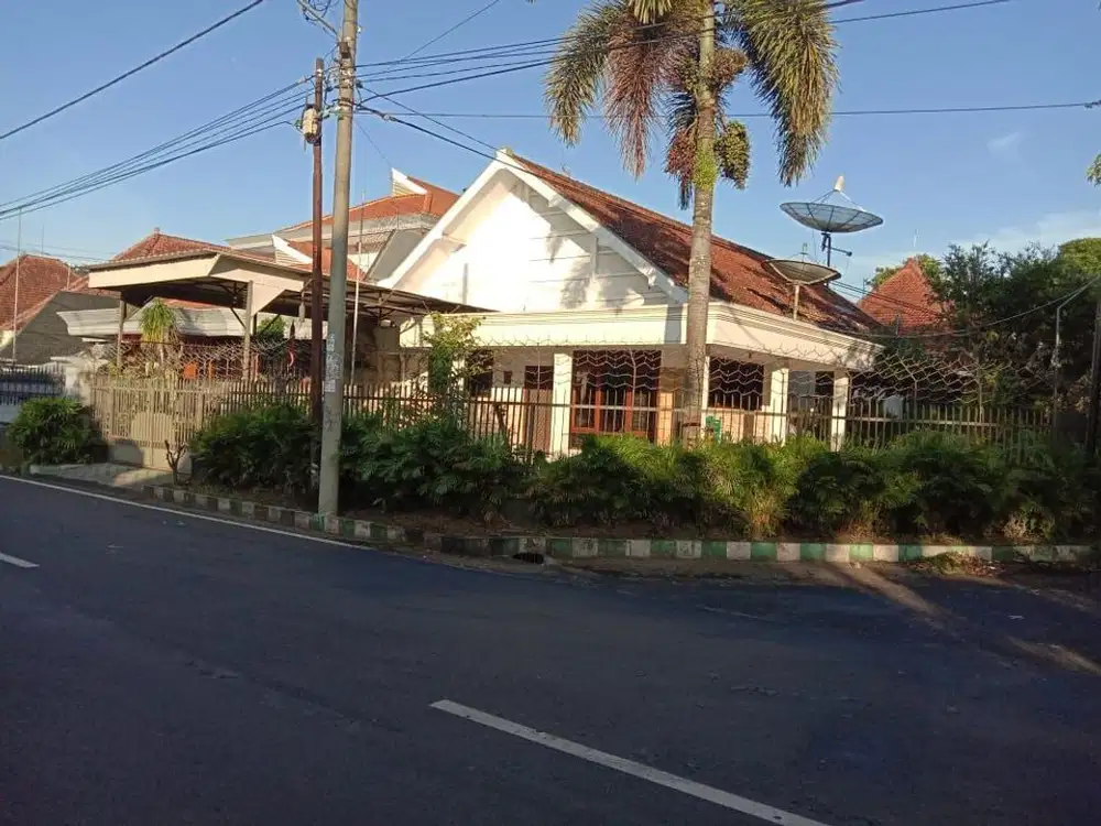 Dijual rumah terawat dekat Ijen, MOG dan jalan Kawi Lowokwaru Malang