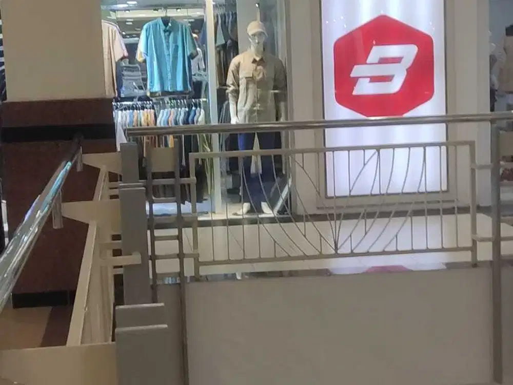 Stand Pakuwon Trade Center Dpn Samping Benhill, Murah