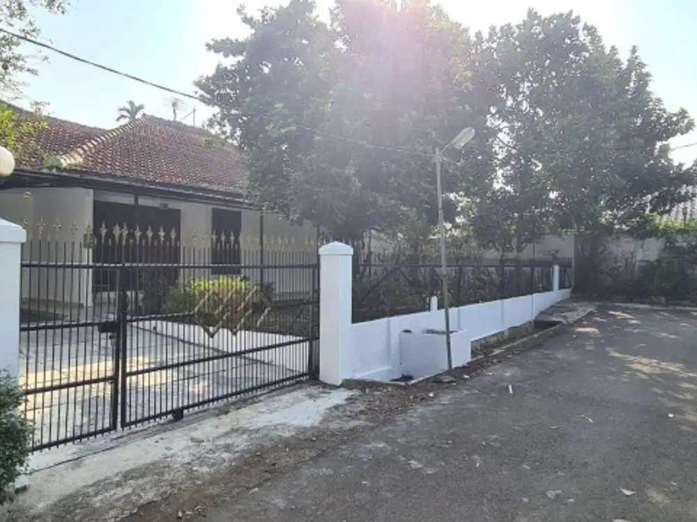 Rumah di komplek perumahan Ciwaringin dekat dengan kebun raya bogor