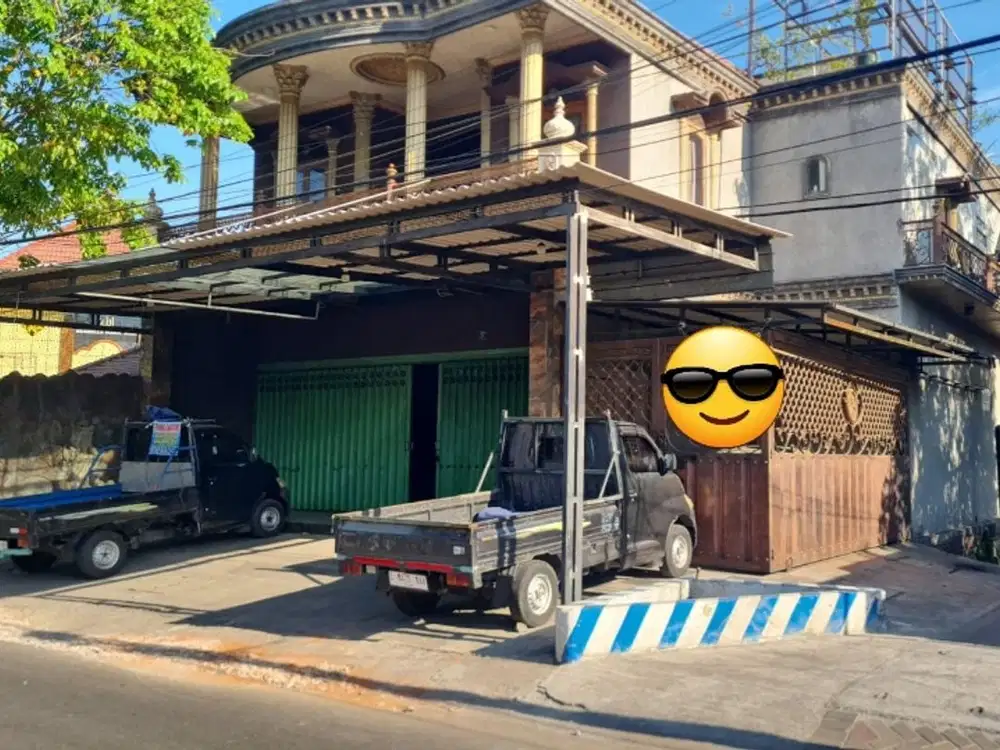 RUMAH MEWAH 3 LANTAI DENGAN TOKO DI LANTAI SATU. DEKAT MERR