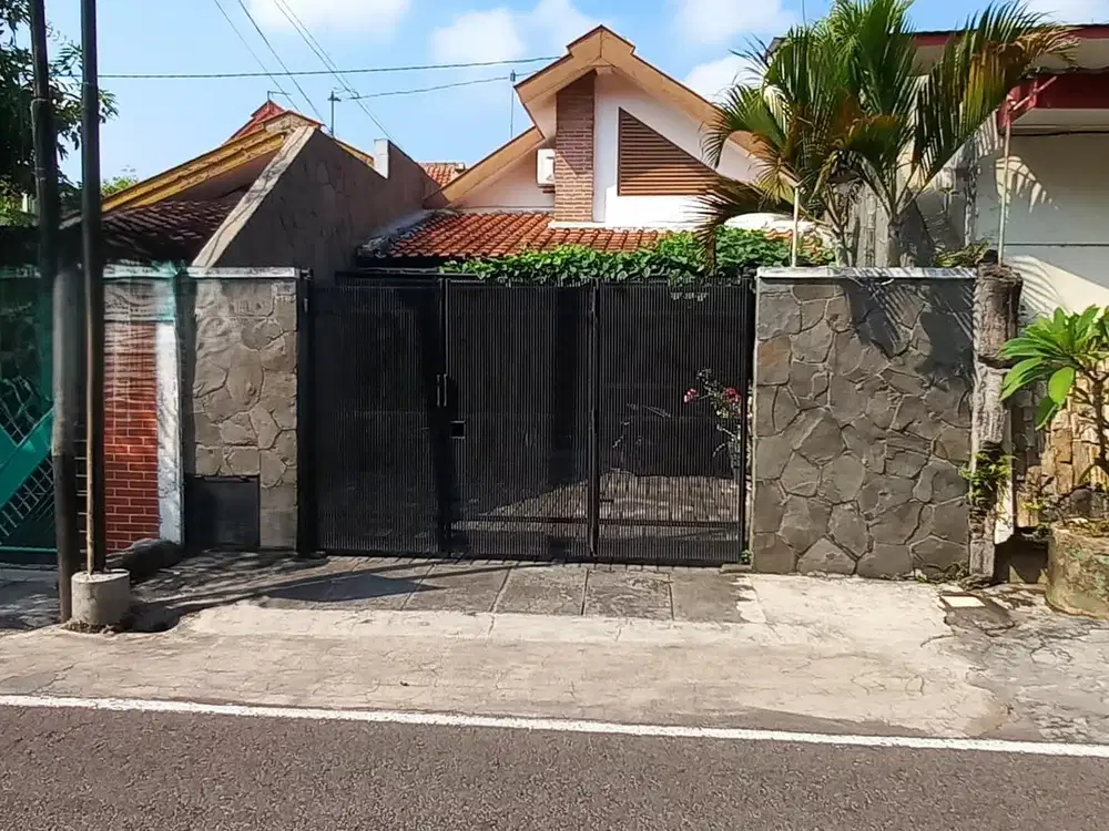DIJUAL RUMAH MINIMALIS DI SERENGAN SURAKARTA HALAMAN LUAS DAN ASRI