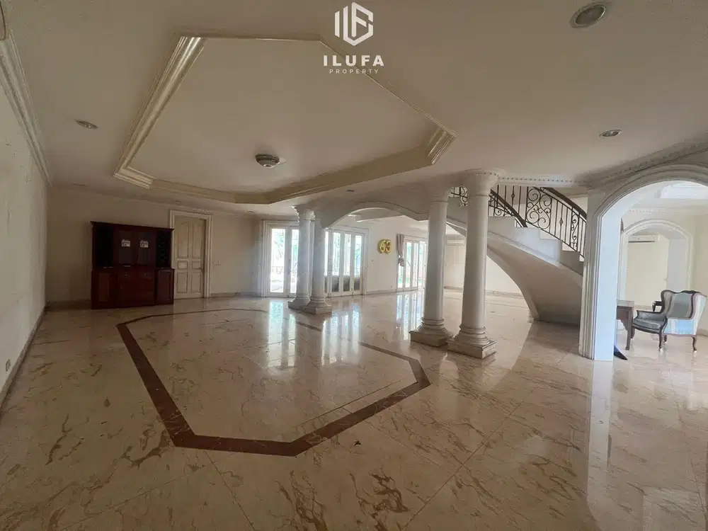 Disewakan rumah cocok untuk kantor parkiran besar lokasi kemang