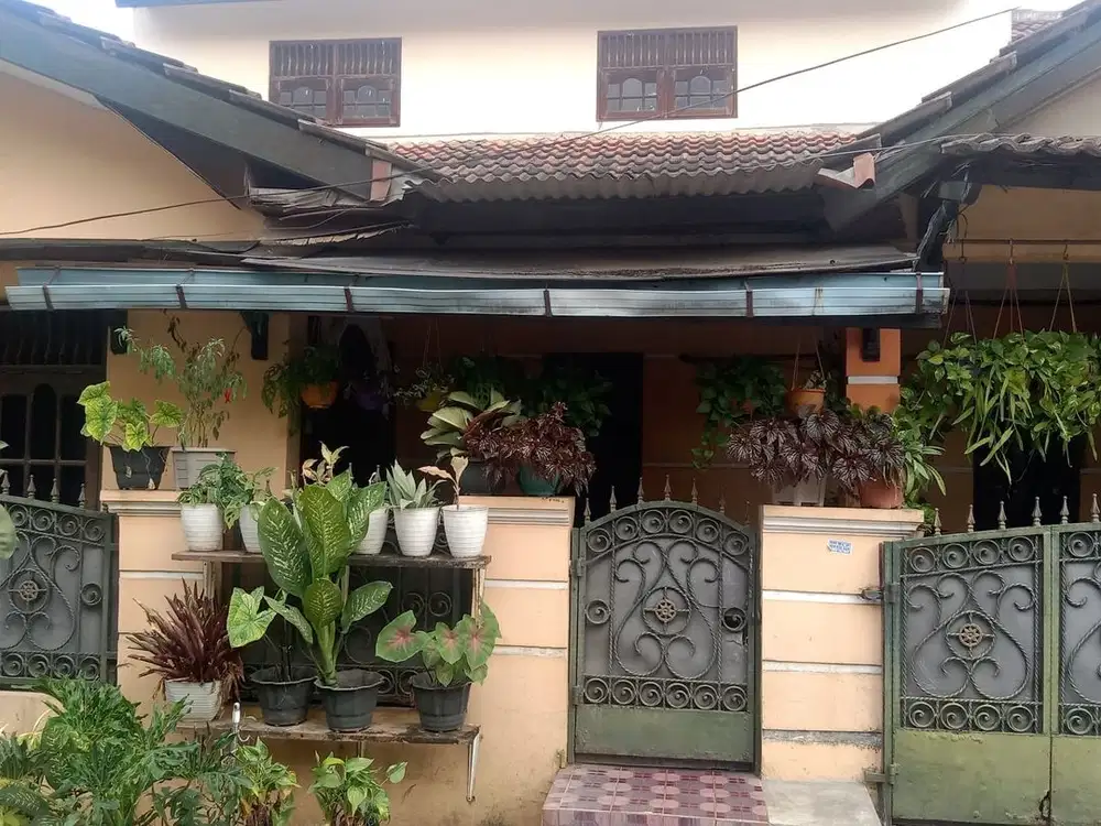 Di Jual Rumah Hook, Strategis utk Usaha, di  Pd Kacang Prima,Bintaro