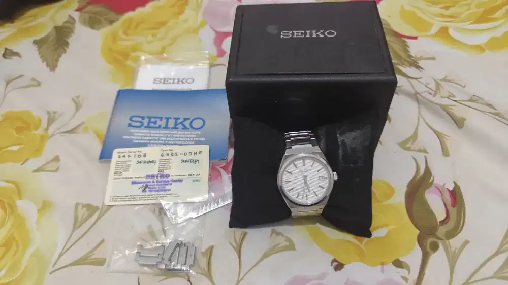Seiko quartz SUR553P1