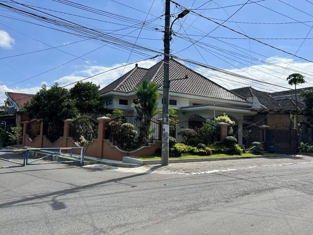 Dijual Rumah Hook Mewah Full Furnished di Jalan Raya Sawojajar, Malang