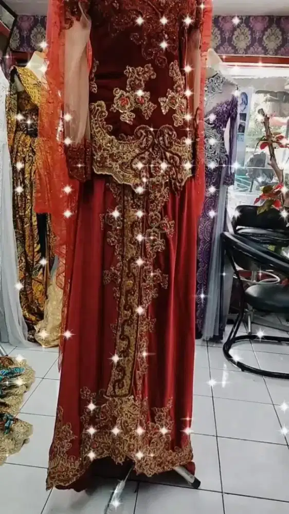 Baju Pengantin Bludru Merah