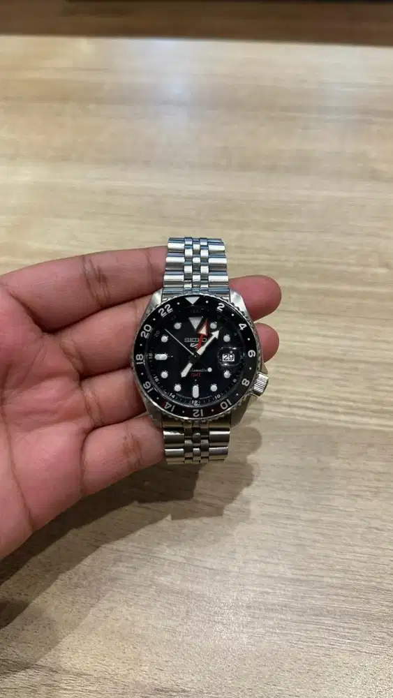 Jam Tangan Seiko 5 Sport GMT Black