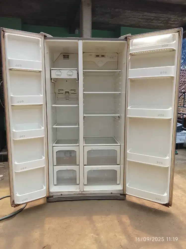 Kulkas LG Side by side