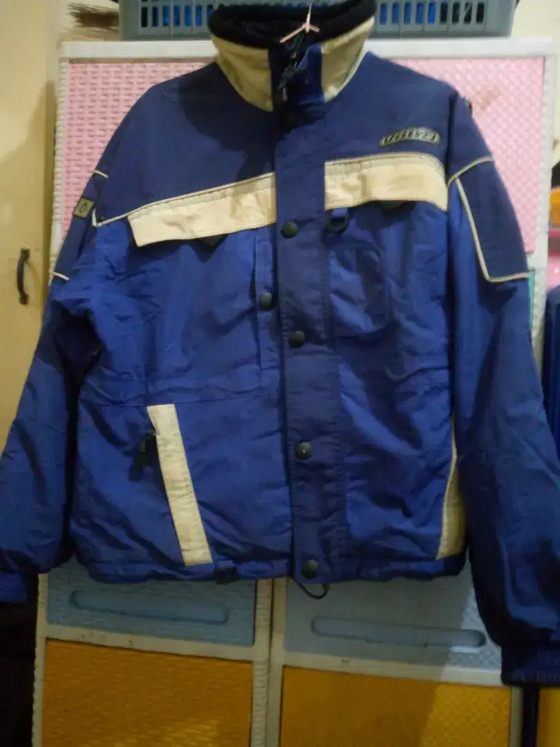 Di jual jaket second tapi masih mulus layak pake,