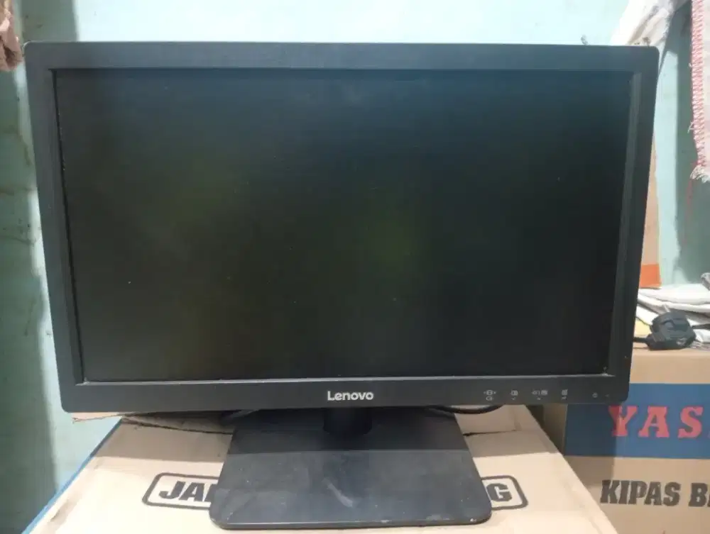 Monitor komputer lenovo