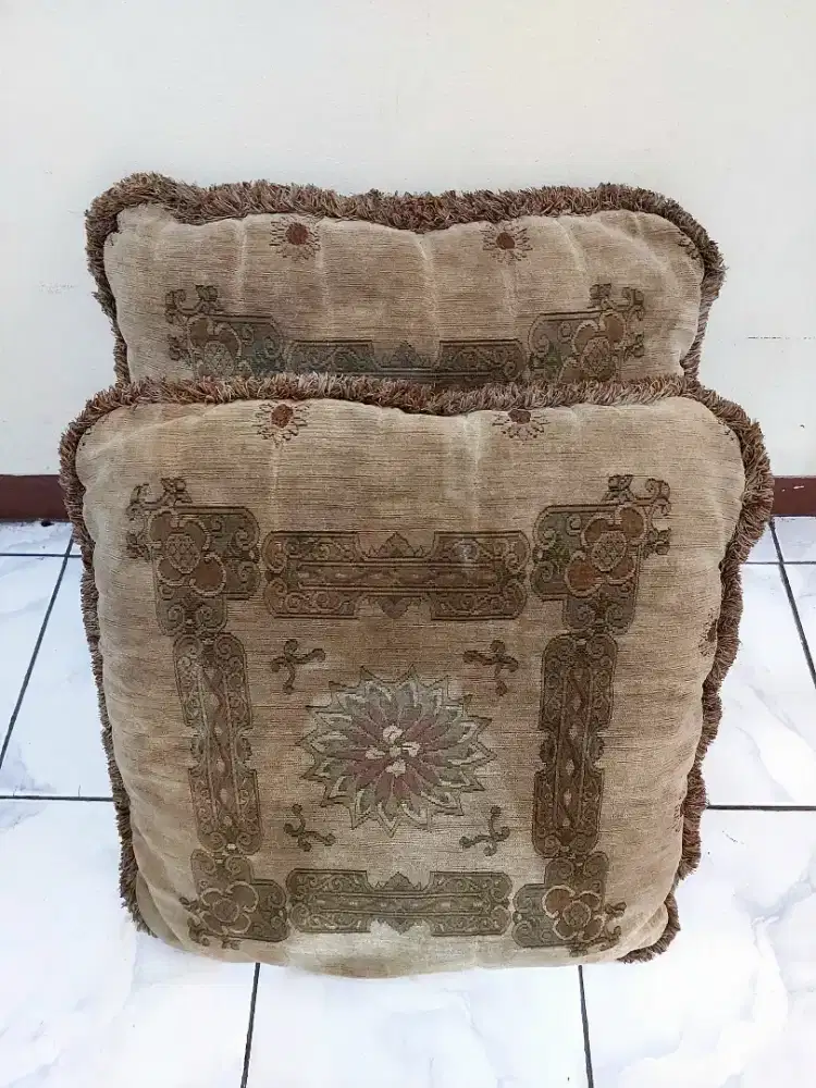 2 pcs Bantal sofa coklat, ukuran 50x50