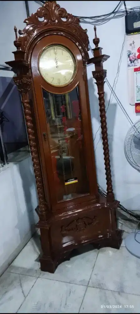 Jam Junghans (grandfather clock)