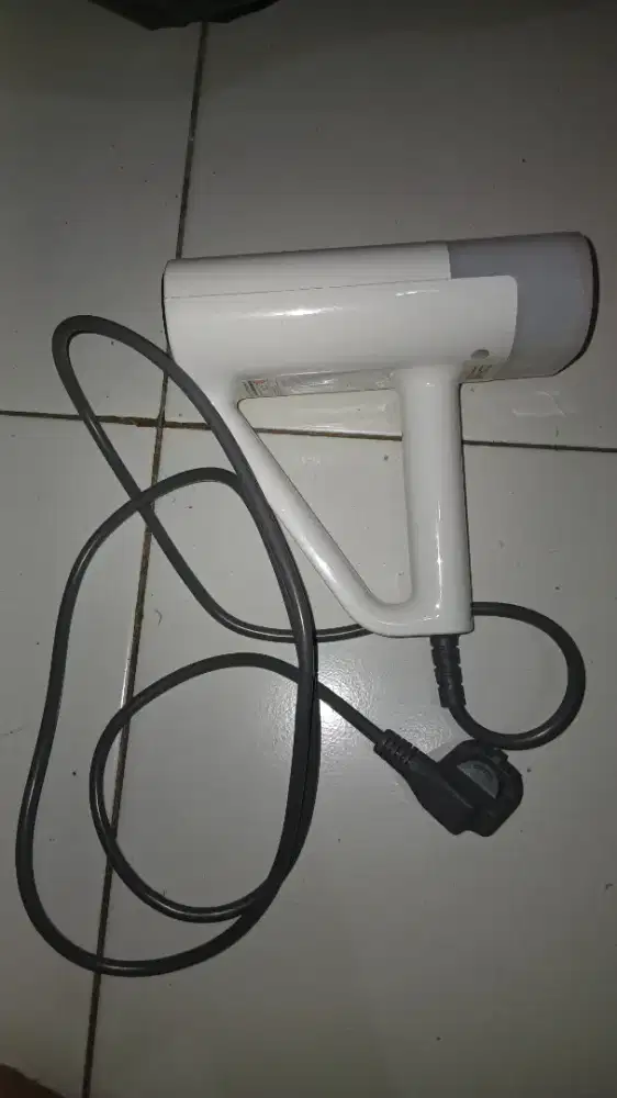 Deerma DEM-HS100 Handheld Garment Steamer, setrika uap portable.