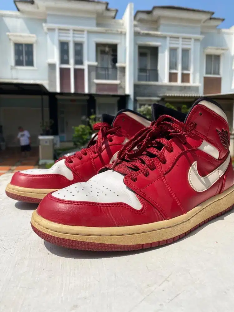 Air Jordan 1 Mid Gym Red Retro Size 41 – Original, Box Hilang