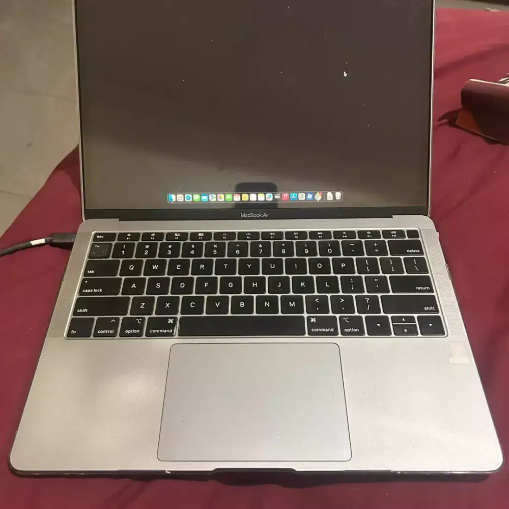 Macbook air 
Retina , 13 inch 2018
8gb cod bandung