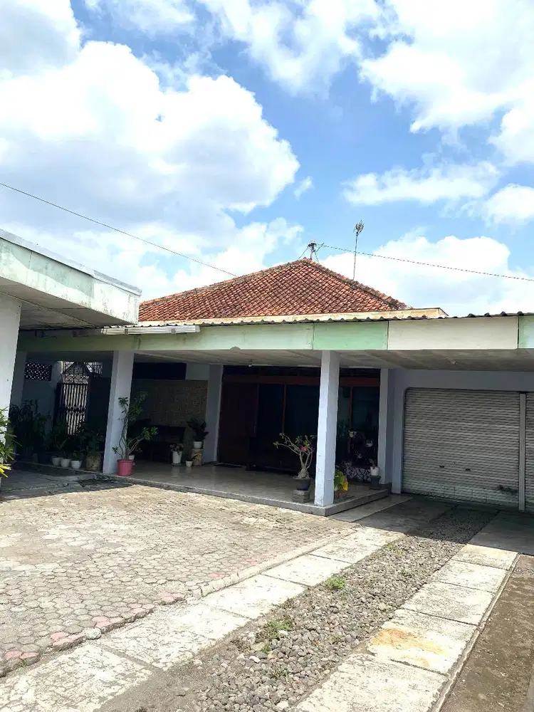 Rumah dan Kios Strategis di Tepi Ringroad Utara