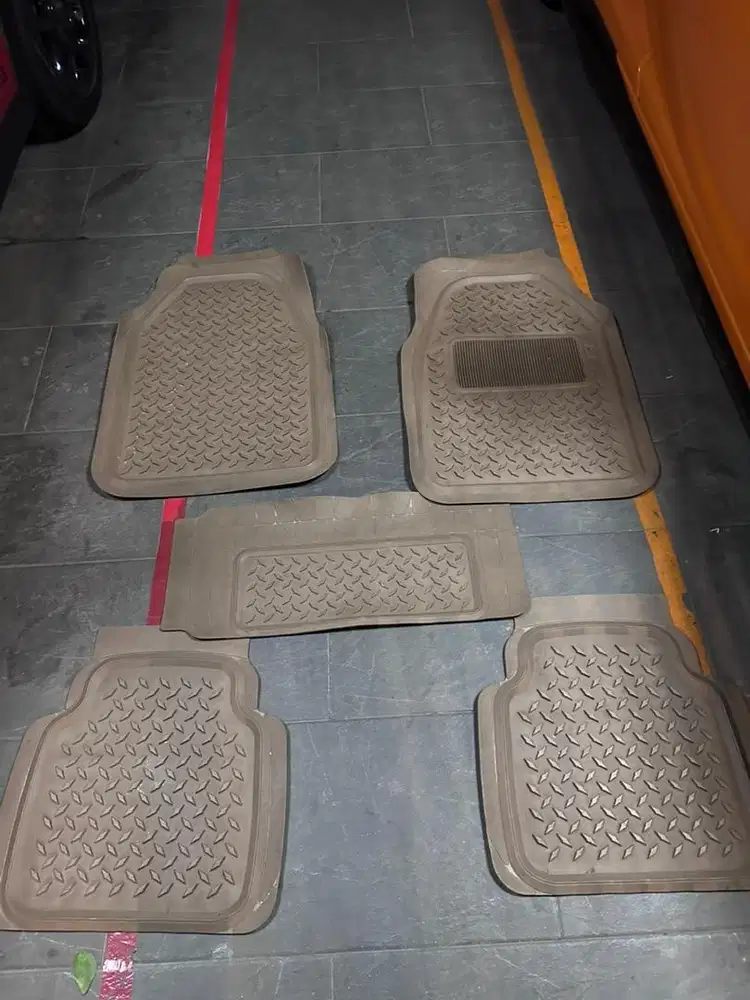 Karpet bekas set coklat murah second mobil 2baris bagus