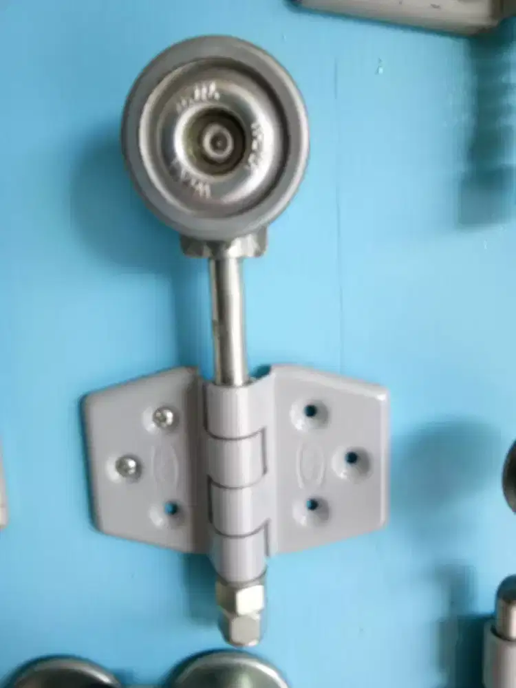 Roda pintu garasi Kayu