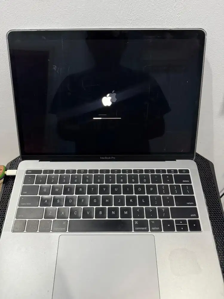 MacBook Pro 13” Core i5 / 8GB / SSD 121GB – Mulus Siap Pakai