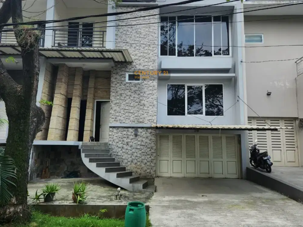 Rumah Bagus 3 Lantai Siap Huni Furnished Di Simpruk Lippo Cikarang