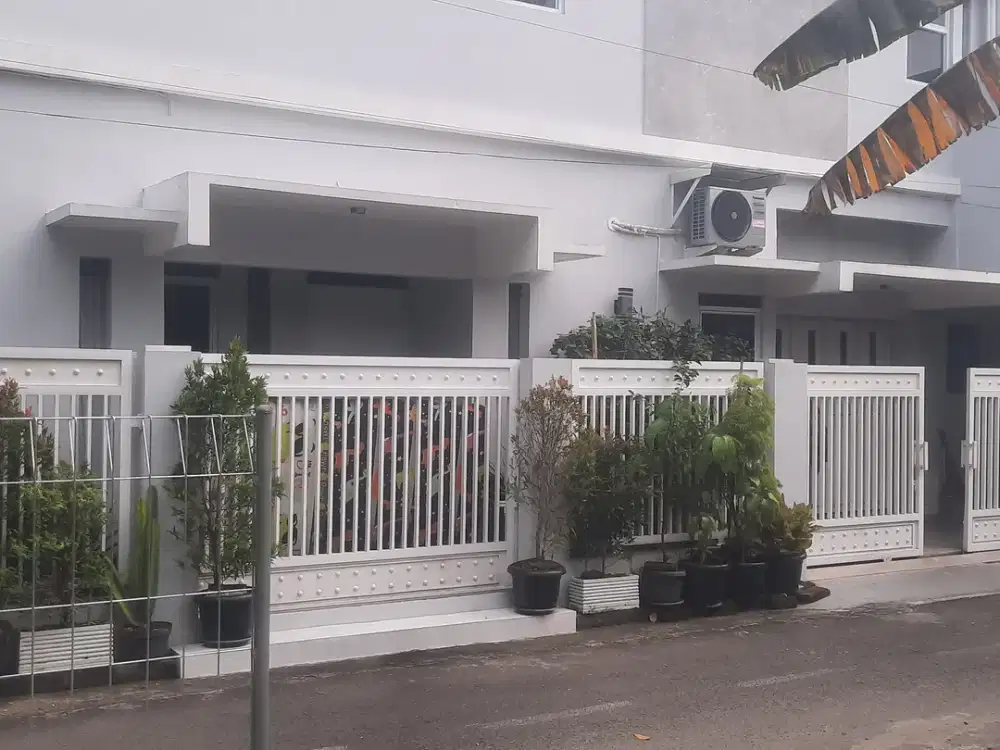 Di jual baru murah 2 LT blk SMKN 2 Manahan