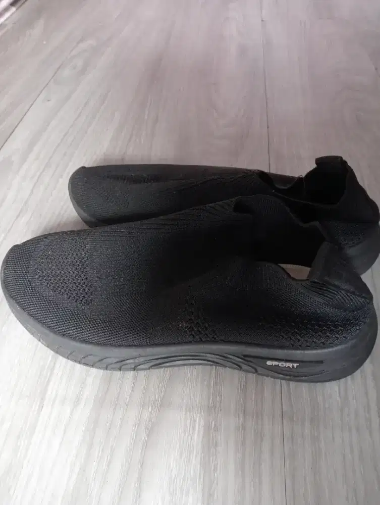 Sepatu Sport hitam