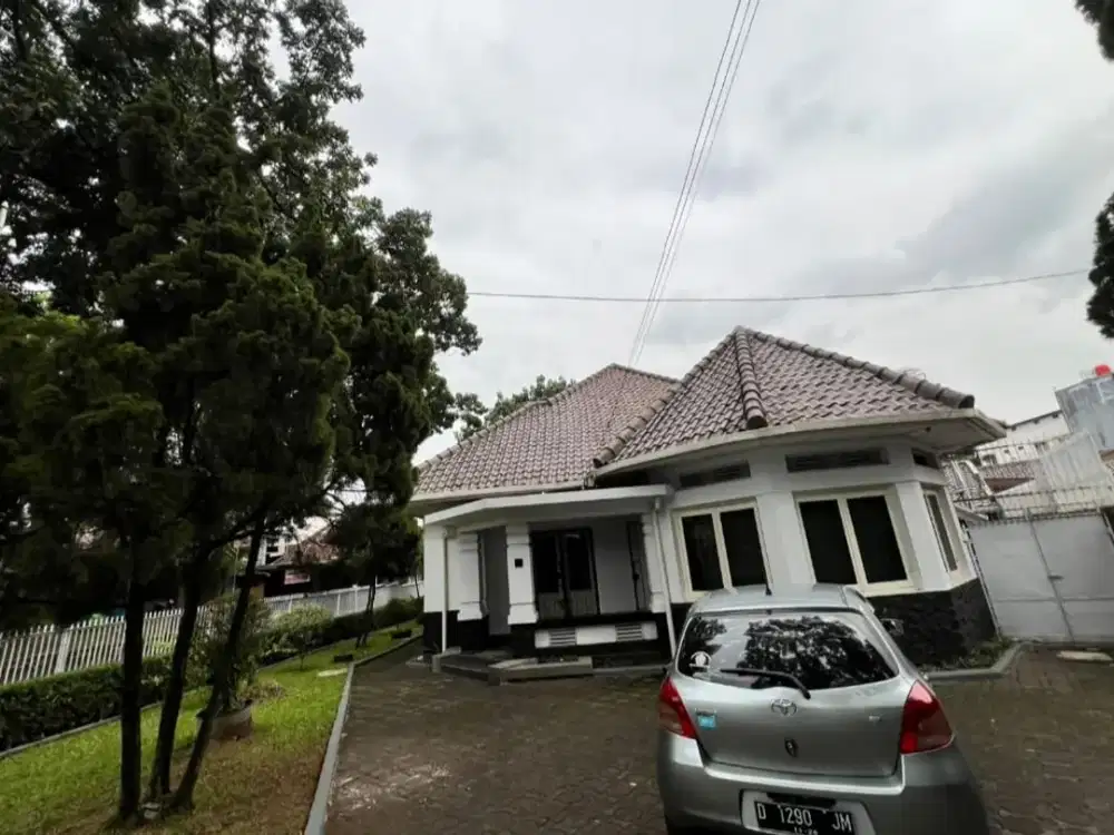 Rumah Heritage Luas Pusat Kota di Sayap Veteran Bandung