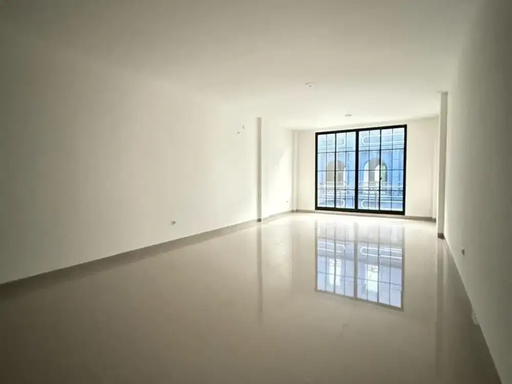 DISEWA RUKO OSAKA PIK 2 BOULEVARD DUA MUKA 4.5x20 HADAP JALAN UTAMA