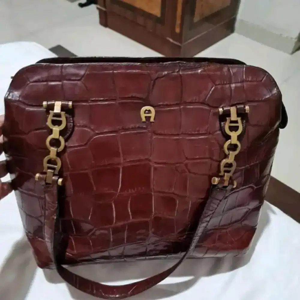 Tas wanita merk aigner munich asli