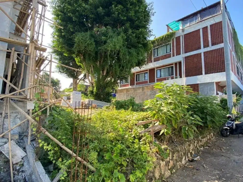 Tanah yang terletak di jalan raya uluwatu