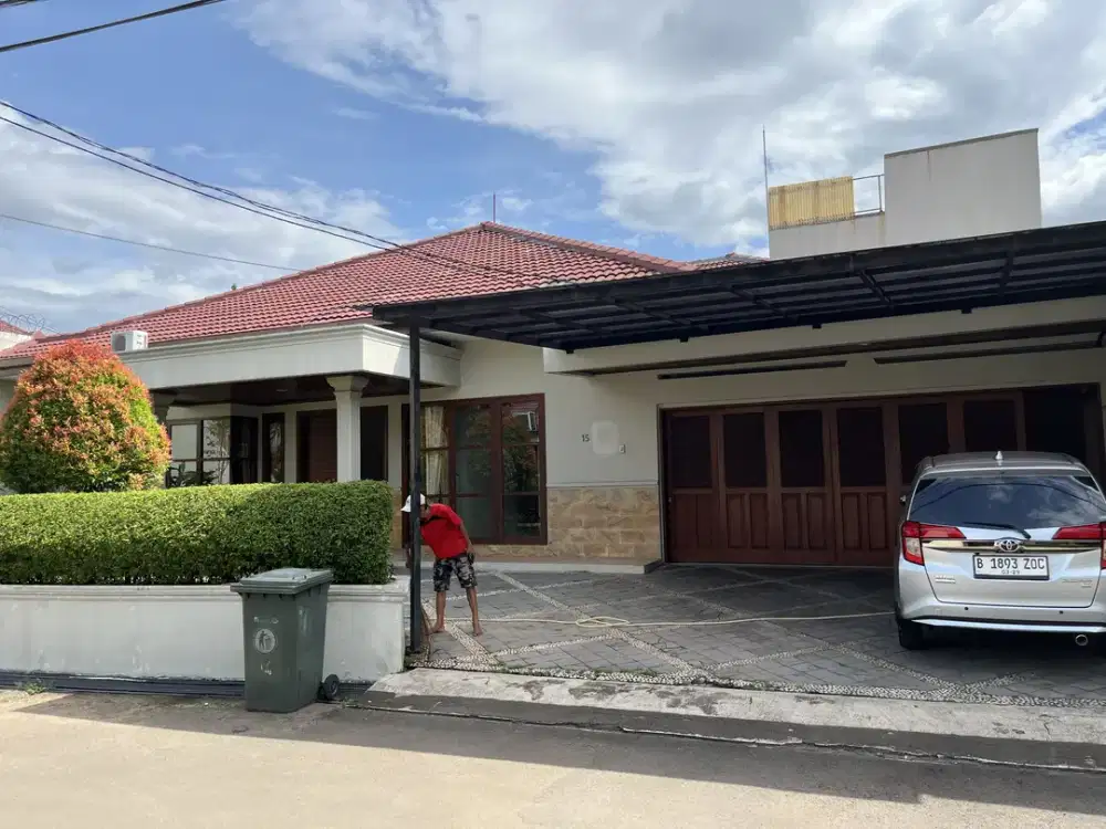 Rumah siap huni, Pool, dalam townhouse, strategis dekat MRT di Cipete