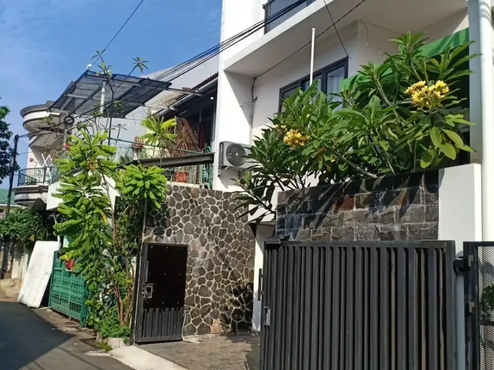 Rumah dijual Murah 3 Lantai, Pondok Kelapa, Jakarta Timur dekat Tol Becakayu