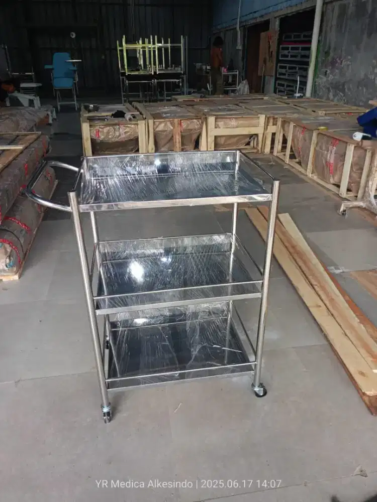 Trolley Instrumen 3 rak
