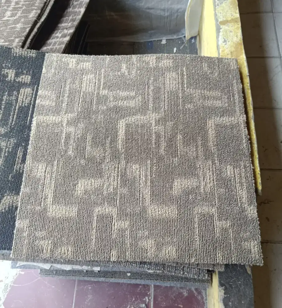 Karpet tile second